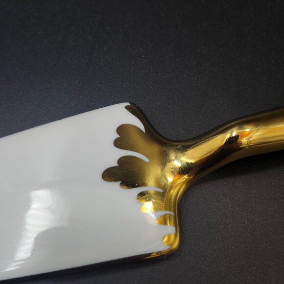 Ciroa Luxe White & Gold Porcelain Cake & Pie Server - Picture 2 of 6